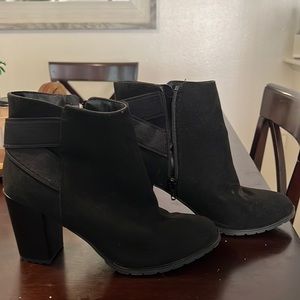 A. New day black heel boots